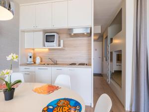 Studio on 6th floor for family, cleaning included
