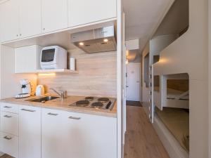 Studio on 6th floor for family, cleaning included
