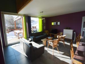 Riverside Retreat with Sauna, cleaning included