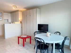 Apartment in Nieuwpoort with the beach, cleaning included