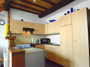 Vintage home with pets, cleaning included