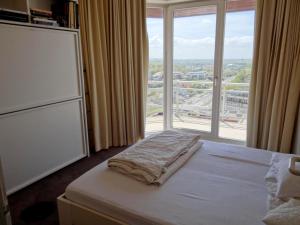 Coastal Comfort with Parking