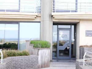 Apartment in Nieuwpoort with Sea Views
