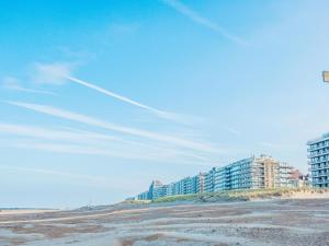Apartment in Nieuwpoort with sea beach, cleaning included