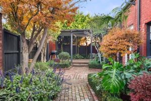 The Garden Gable - Stylish Terrace Living