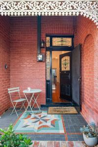 The Garden Gable - Stylish Terrace Living