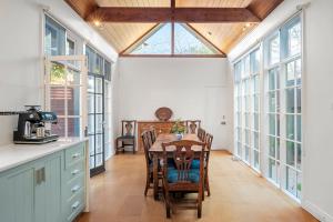 The Garden Gable - Stylish Terrace Living