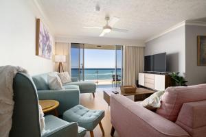 Pastel Drift - Beachfront Haven by Dining & Parks