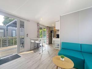 Maisons de vacances Mobil-home Grand Confort 4 pers, 2 ch, piscine chauffee a 200m de la plage - FR-1-361A-65 : photos des chambres