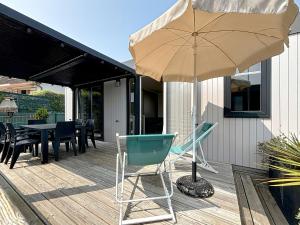 Maisons de vacances Mobil-home Grand Confort 4 pers, 2 ch, piscine chauffee a 200m de la plage - FR-1-361A-65 : photos des chambres