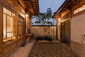 Luxury Hanok Stay CHAON
