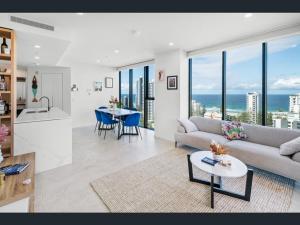 Stunning Modern Coastal Retreat