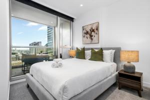 Marvel Stadium Views - Modern and Bright Apt with Pool