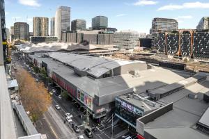 Marvel Stadium Views - Modern and Bright Apt with Pool