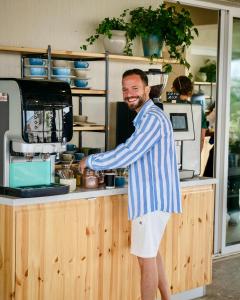 WellClub - Family Wellness & Sea View Suites