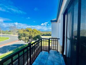 Indian Ocean View-Three King Beds