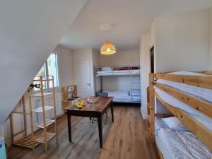 Maisons de vacances Maison renovee 2023 proche plage, Arzon, 10 pers, jardin, wifi - FR-1-775-30 : photos des chambres