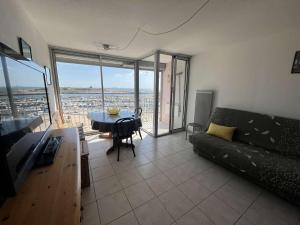 Appartements Studio cabine, vue port, 4 pers, a 100m de la plage - FR-1-701-95 : photos des chambres