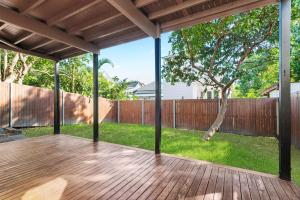 Gargoyle House - Spacious West End Home with Yard