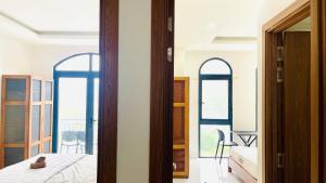 Hotel Amber View Beach Vinwonder Safari VietNam