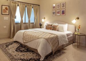 The Lotus Loft by The Blue Kite - 3BHK Apartment in New Delhi near Lotus Temple with kitchen, Balcony, Caretaker, WiFi