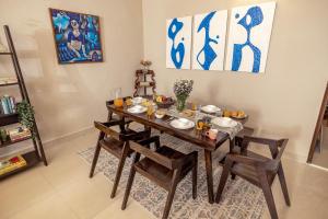 The Lotus Loft by The Blue Kite - 3BHK Apartment in New Delhi near Lotus Temple with kitchen, Balcony, Caretaker, WiFi
