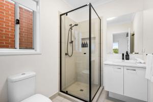 Stylish & Simple 3BR Mount Duneed Home