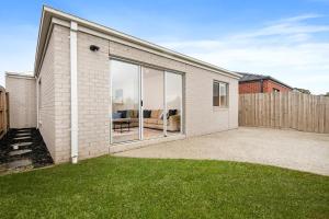 Stylish & Simple 3BR Mount Duneed Home