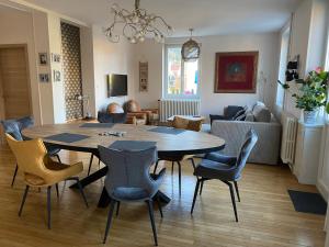 Appartements Les 4 flocons, avec piscine exterieure chauffee a 100m du lac et du centre , wifi, parking, sauna : photos des chambres