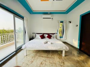 Sunset Swing Villa - Pvt with Pool