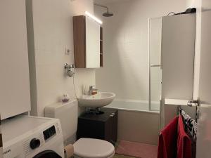 Cozy room next to Kudamm with balcony and sauna