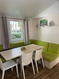 Chalets Mobil home dans camping 4 etoiles au calme : photos des chambres