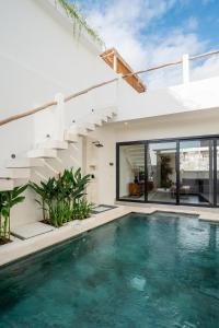 Villa Onetti - Luxury Villa with Private Pool, Rooftop & Rice Field Views