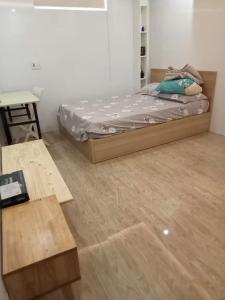 2 floors -2 sleeps - full furniture