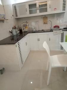 2 floors -2 sleeps - full furniture