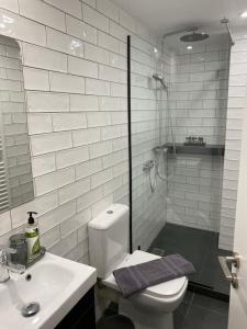 Industrial Studio Athens Hilton - Walk Most Places