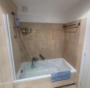 Appartement vue & front de mer, piscines, 55M2 2Pièces