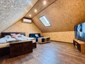 3 room guesthouse, kitchen, gym, pool