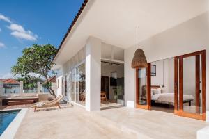 Jacuzzi 3BR Villa - Prime Canggu - Near Ocean