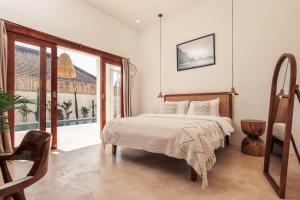 Jacuzzi 3BR Villa - Prime Canggu - Near Ocean