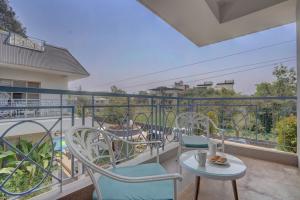 Tranquil 3 BHK Pet-Friendly Gateway with Bathtub, Balcony and Scenic Views
