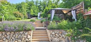 Paradise Apartmanház - 3hvězdičkové hotely ve městě Eger