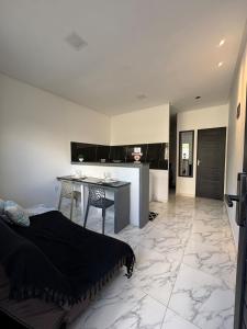 Flat ,moderno e automatizado 50 metros da praia do Cabo Branco