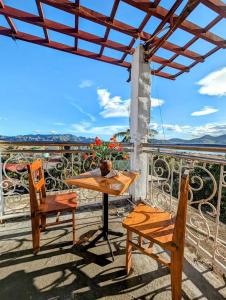 Green Gecko Pool Hostel and 3 Day Expedtion