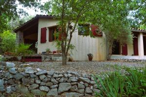 Maison sous les chênes