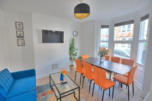 The Pearly White House