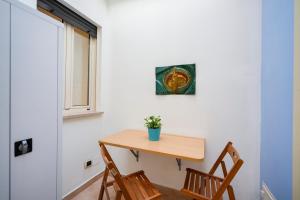 GuestHost - De Napoli EV Guest House