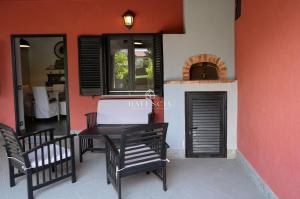 Natuscia Trevignano Platani Villa with Garden