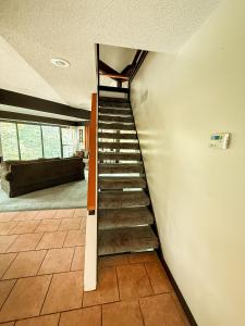 Treetop Village-3Bed3BAPoolsLakefrontLakeview
