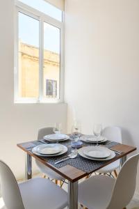 Modern Sliema Flat, Walk to Shops & Bus - Sleeps 3